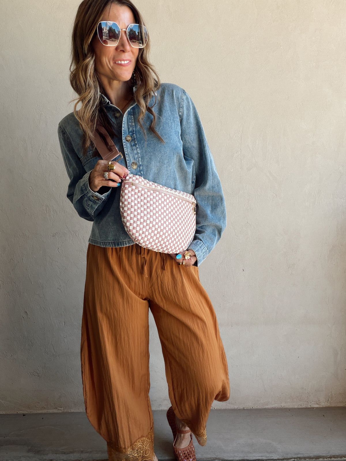 Betty Crossbody Bag in Pink & White