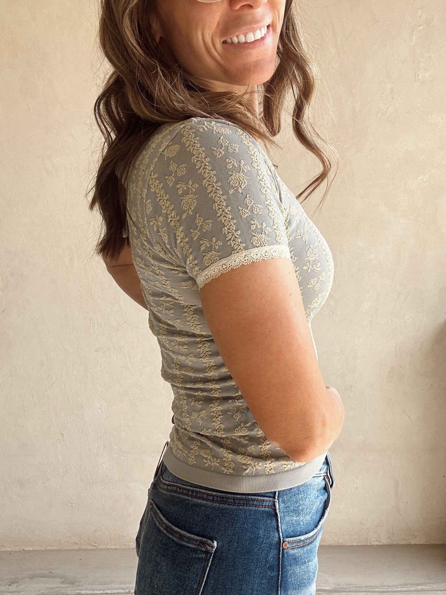 Janella Scoop Neck Tee in Dolphin Gray
