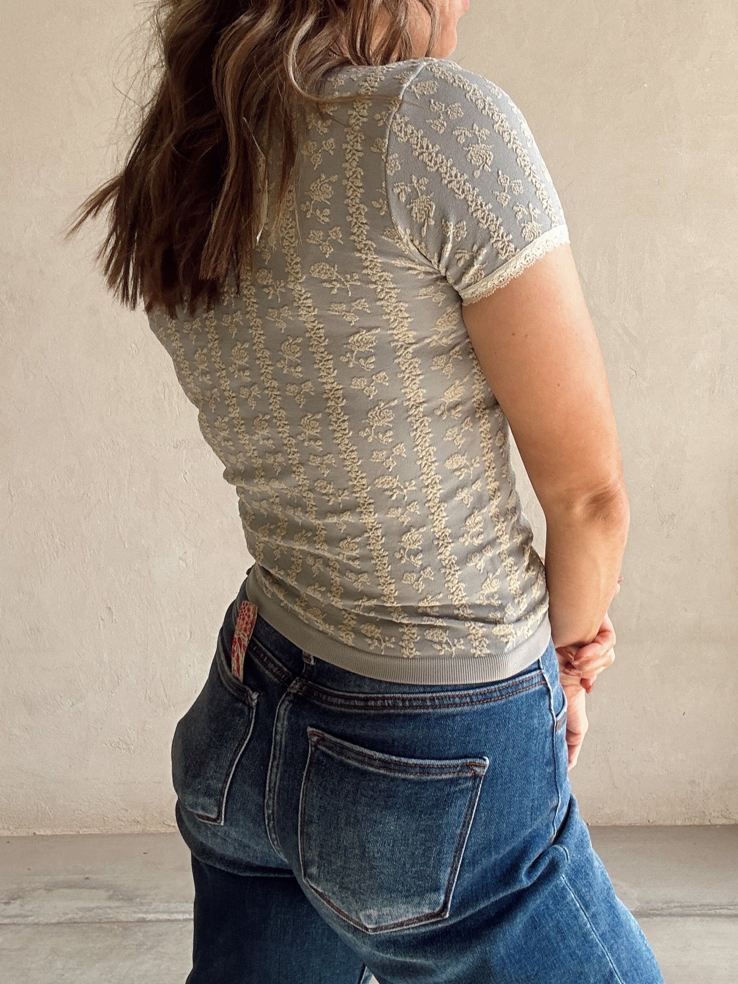 Janella Scoop Neck Tee in Dolphin Gray