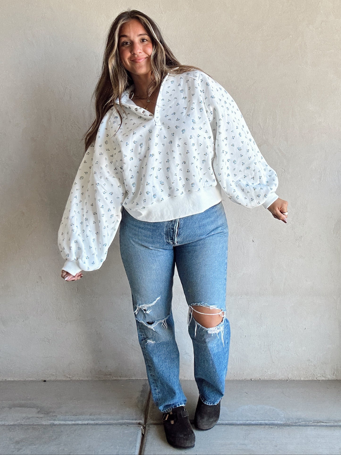 Kaylani Sweatshirt in White Floral