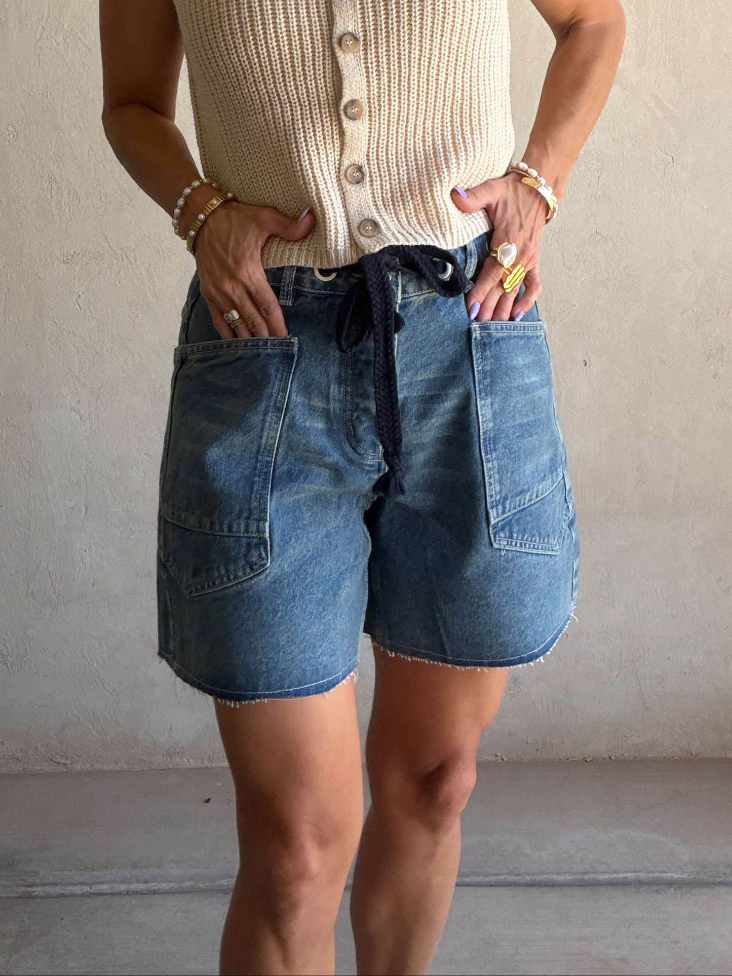 Kendra Barrel Shorts in Medium Wash