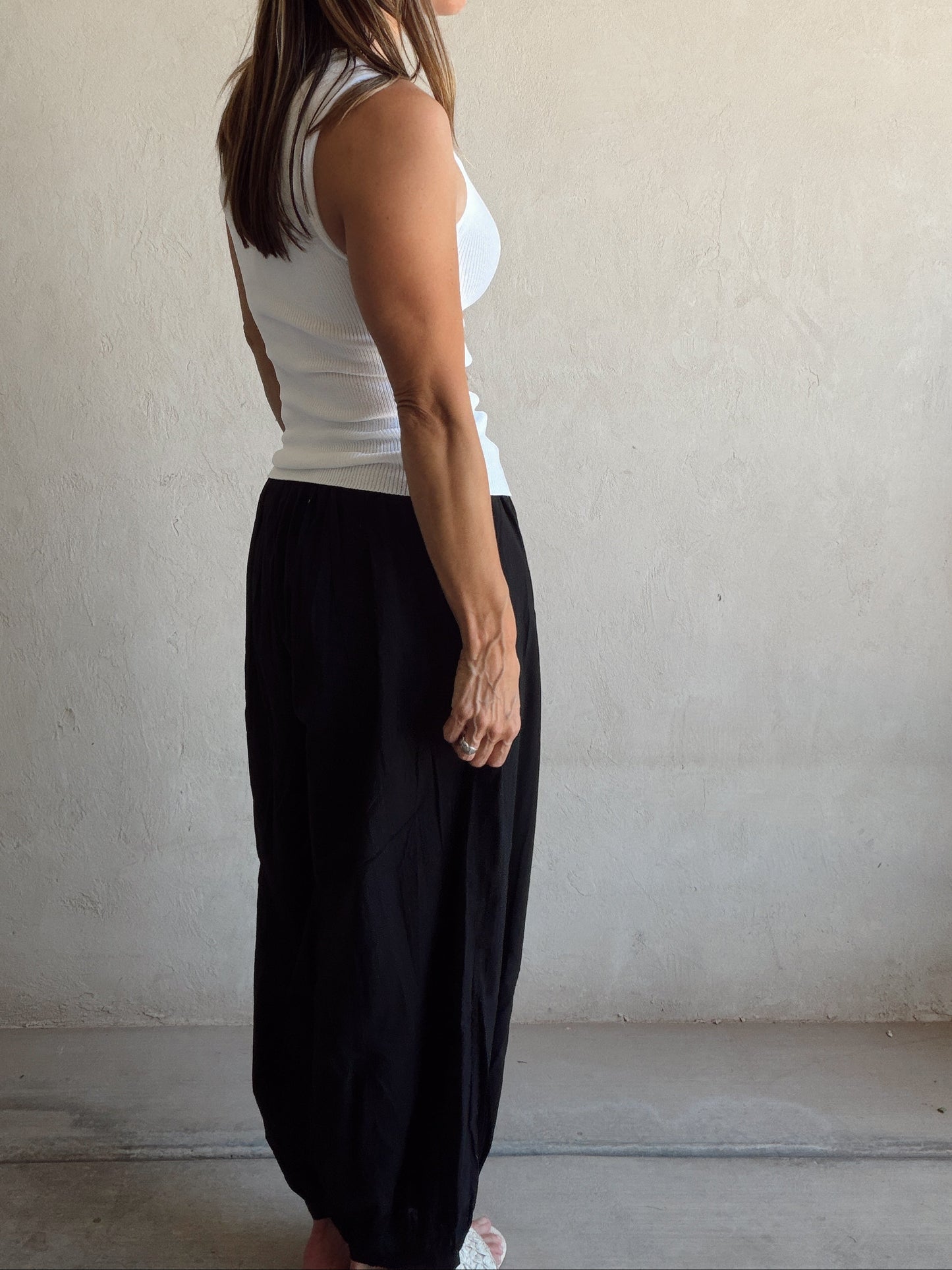 Tara Flowy Parachute Pants in Black