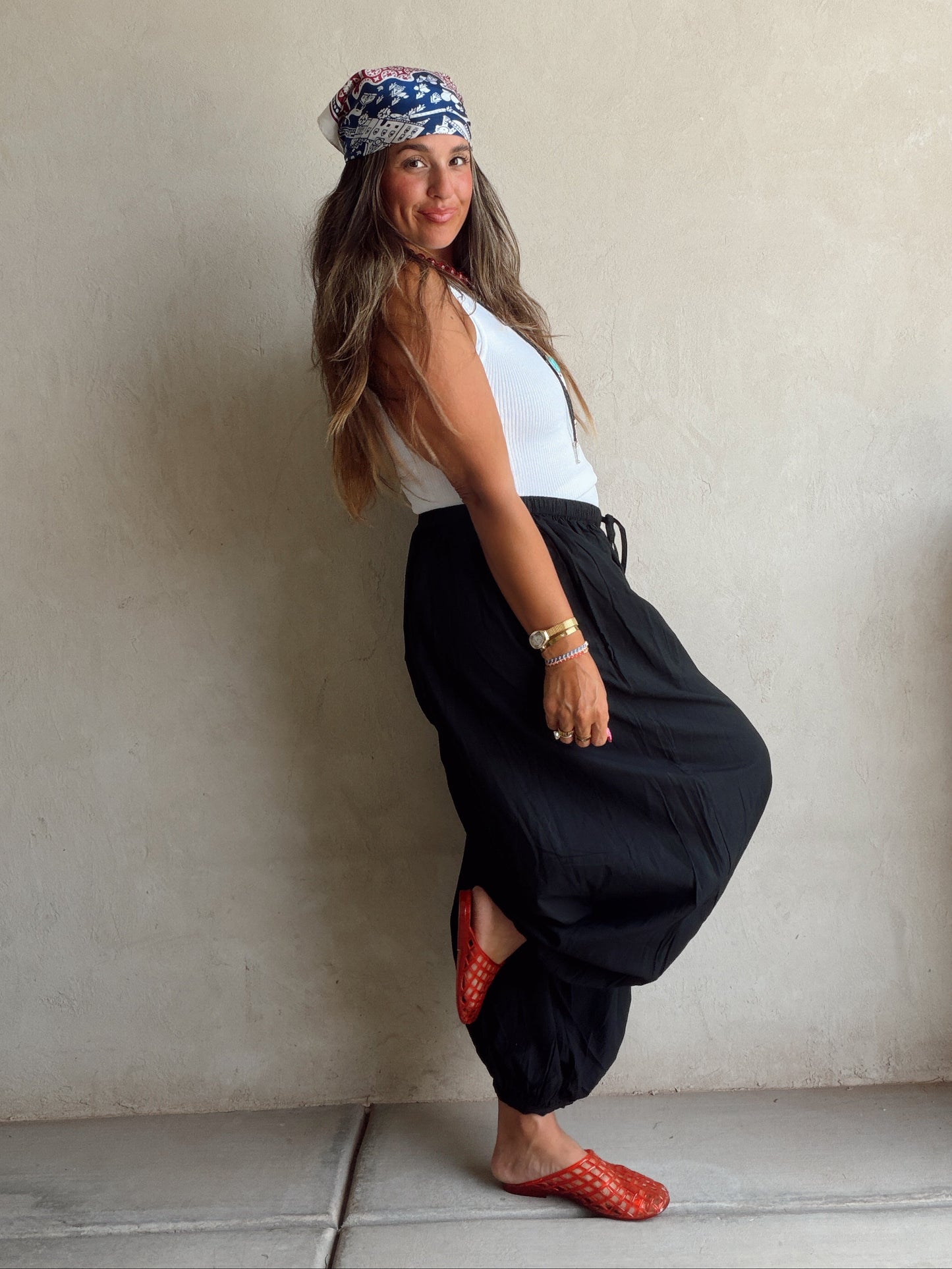Tara Flowy Parachute Pants in Black