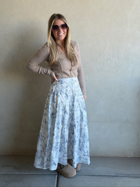 Floral Toile Pleated Skirt in White & Blue