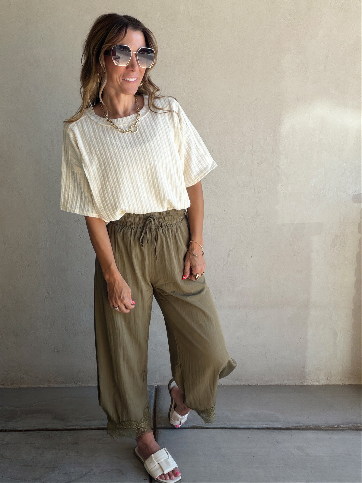 Bella Lace Detailed Pants in Olive