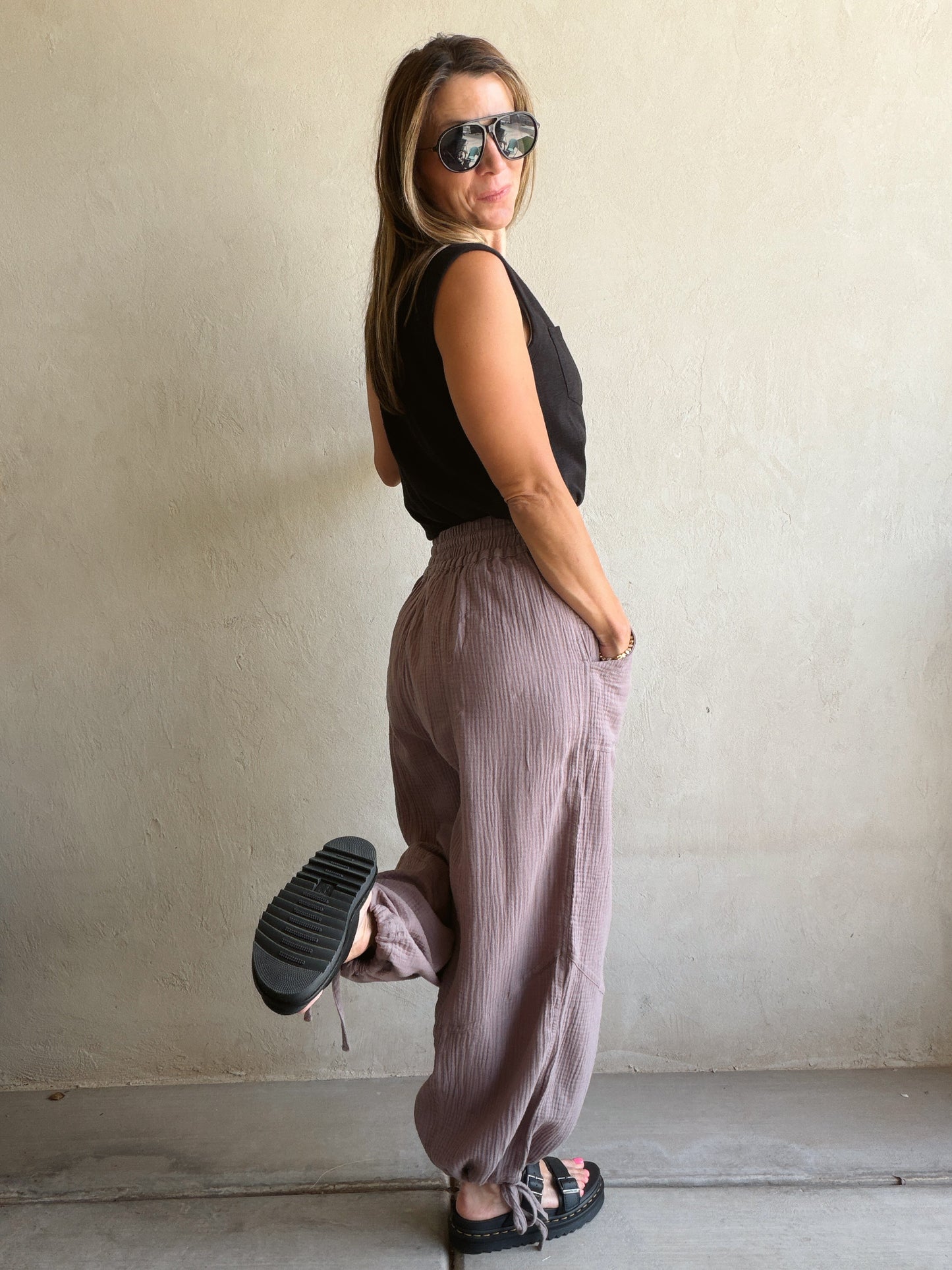 Leila Pants in Dark Lilac