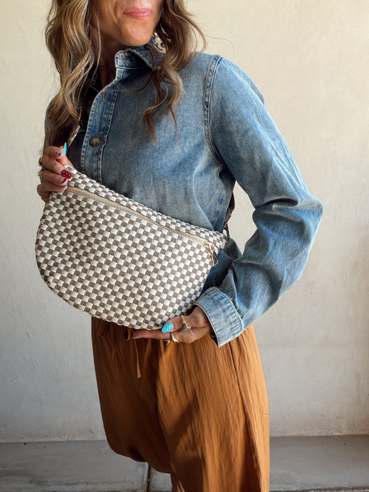 Betty Crossbody Bag in Gray & Cream