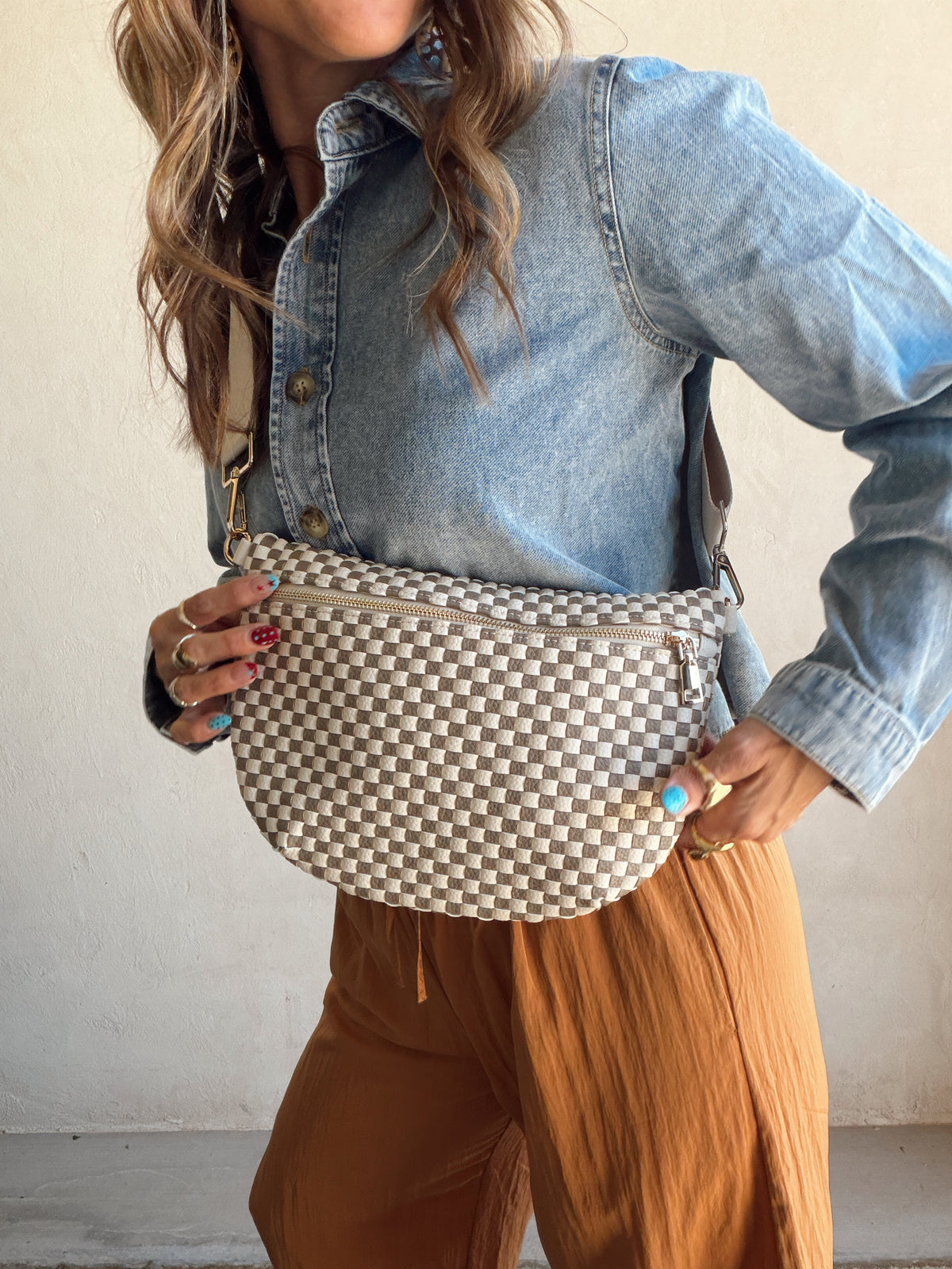 Betty Crossbody Bag in Gray & Cream