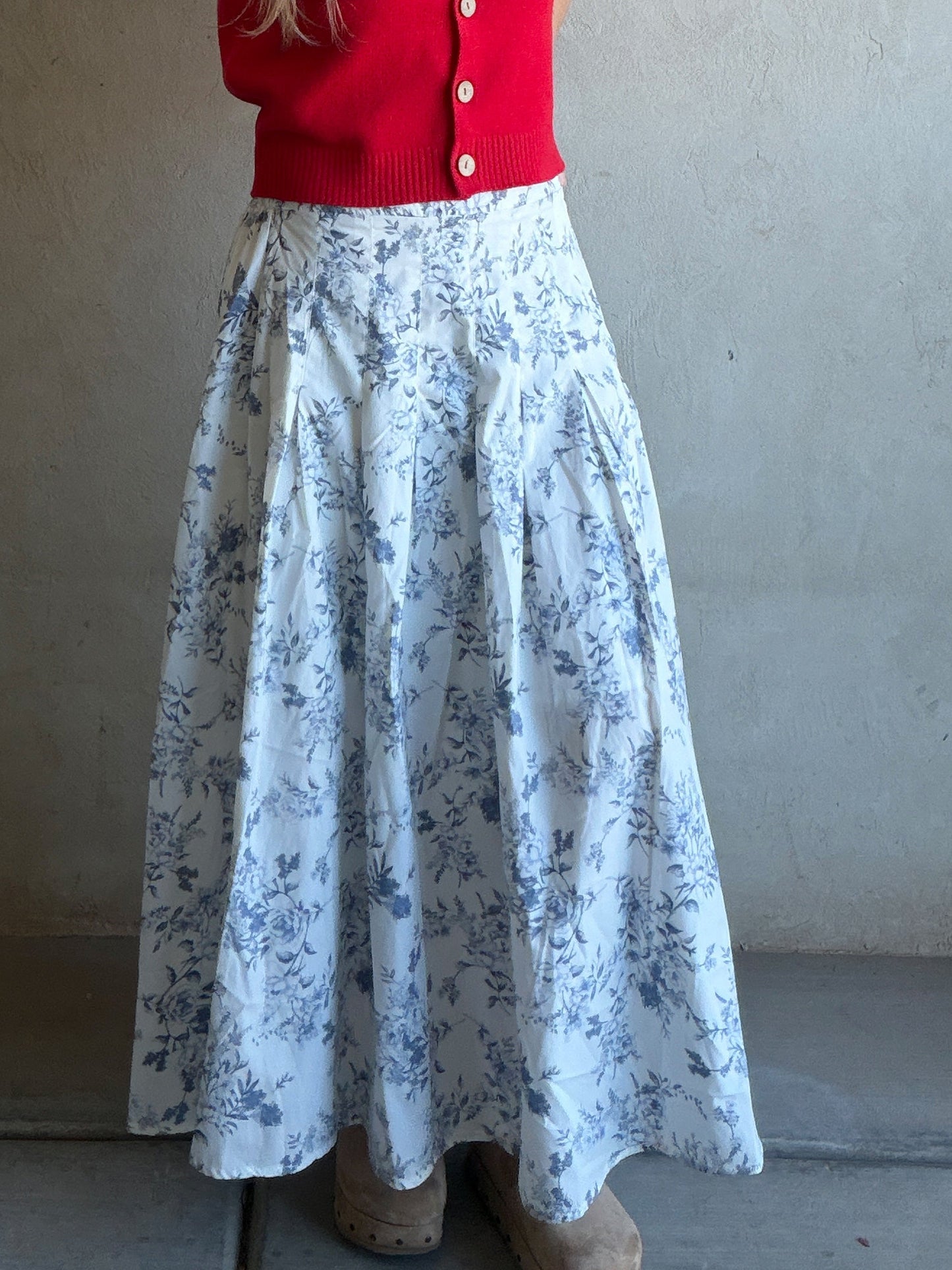 Floral Toile Pleated Skirt in White & Blue