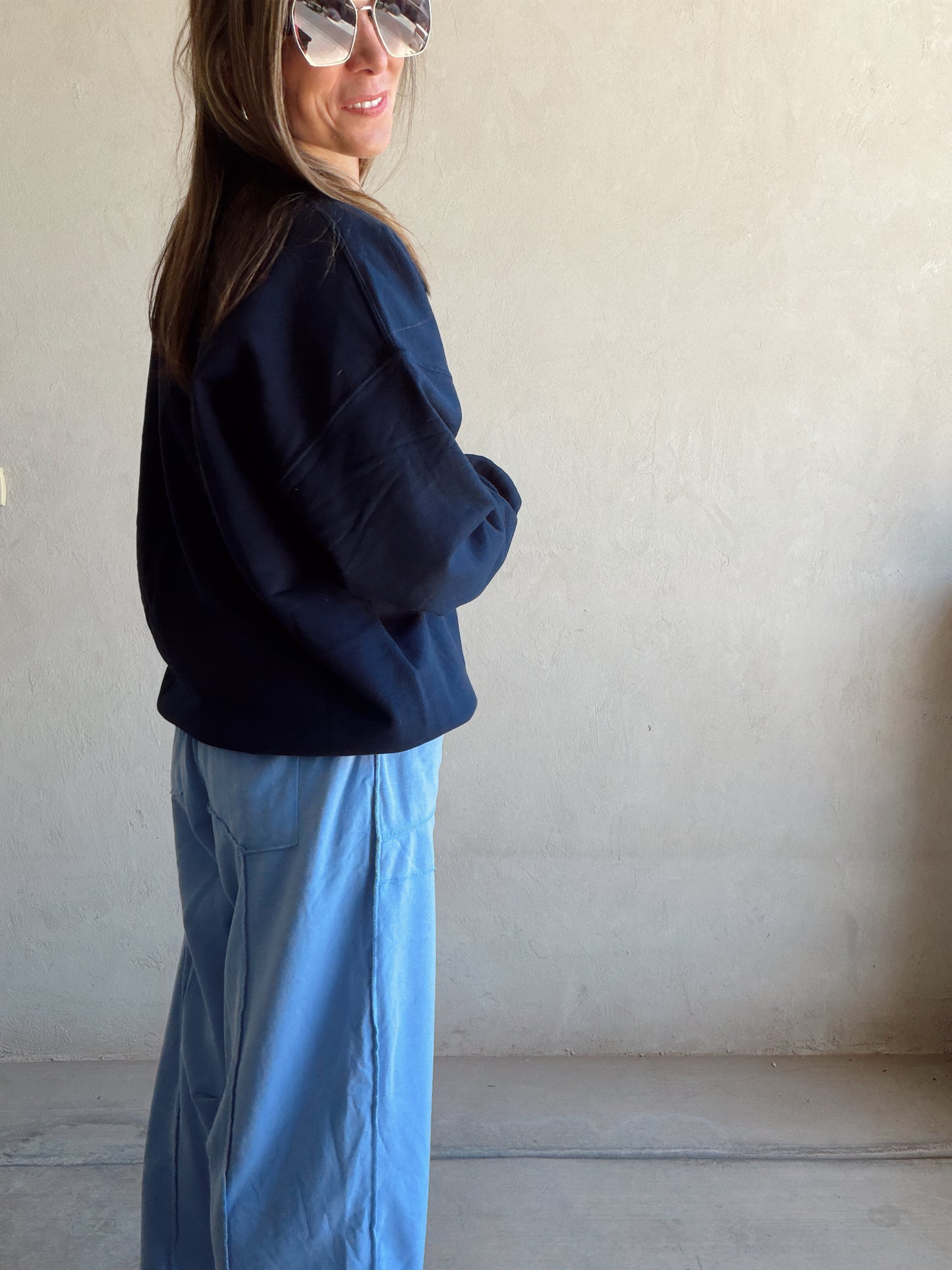 Howdy Sweatshirt in Navy
