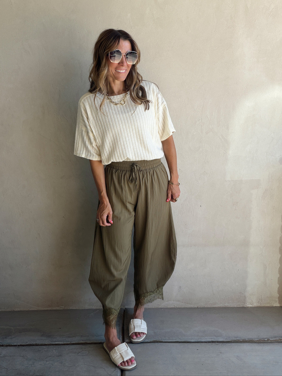 Bella Lace Detailed Pants in Olive