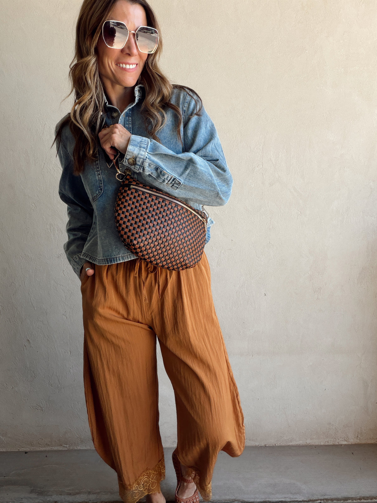 Betty Crossbody Bag in Cognac & Black