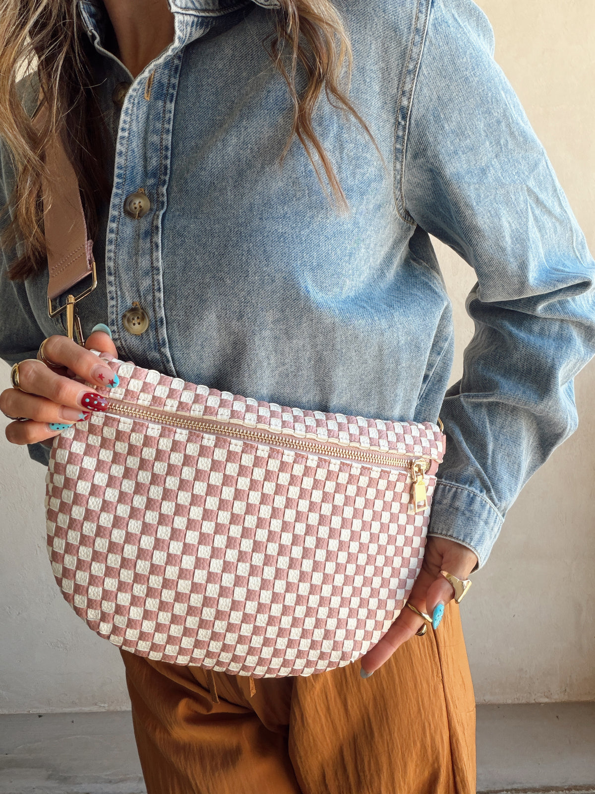 Betty Crossbody Bag in Pink & White