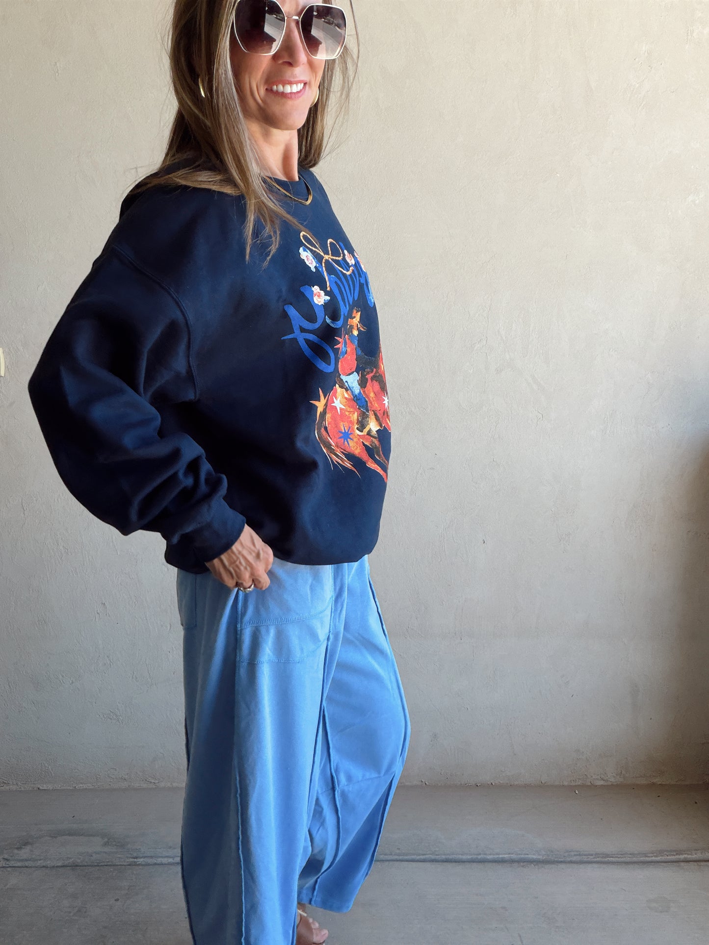Howdy Sweatshirt in Navy
