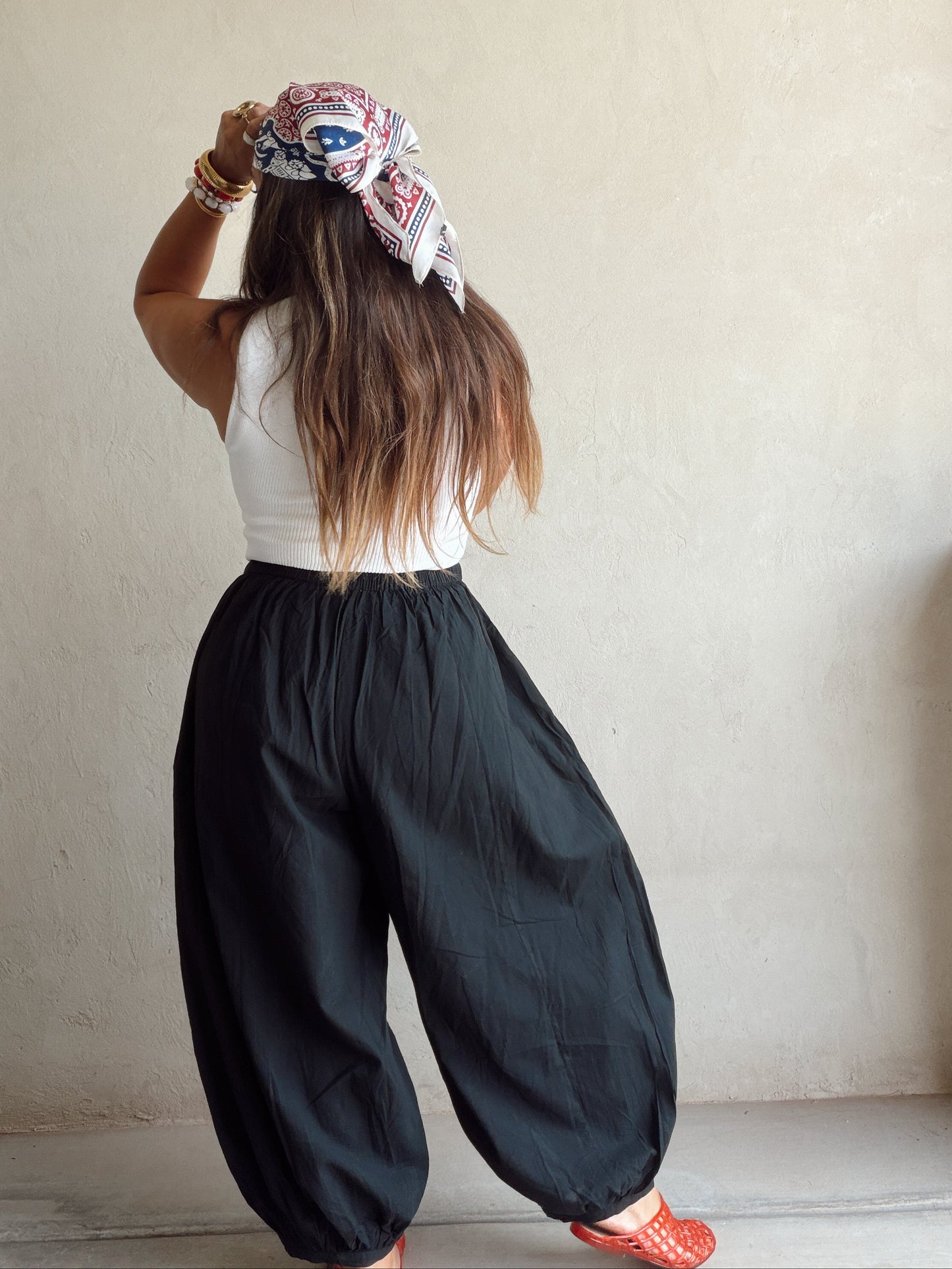 Tara Flowy Parachute Pants in Black