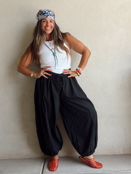 Tara Flowy Parachute Pants in Black