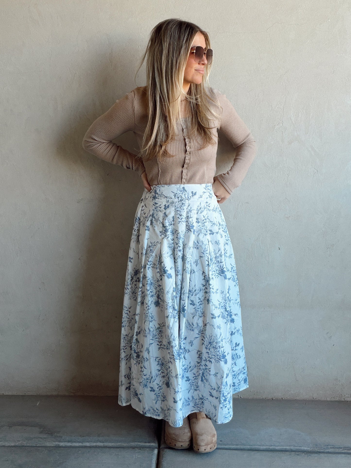 Floral Toile Pleated Skirt in White & Blue