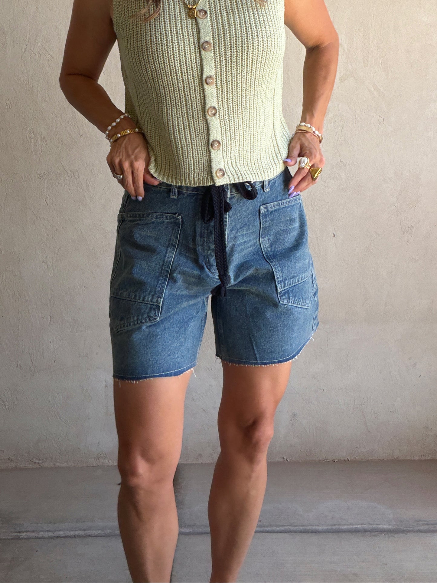 Kendra Barrel Shorts in Medium Wash