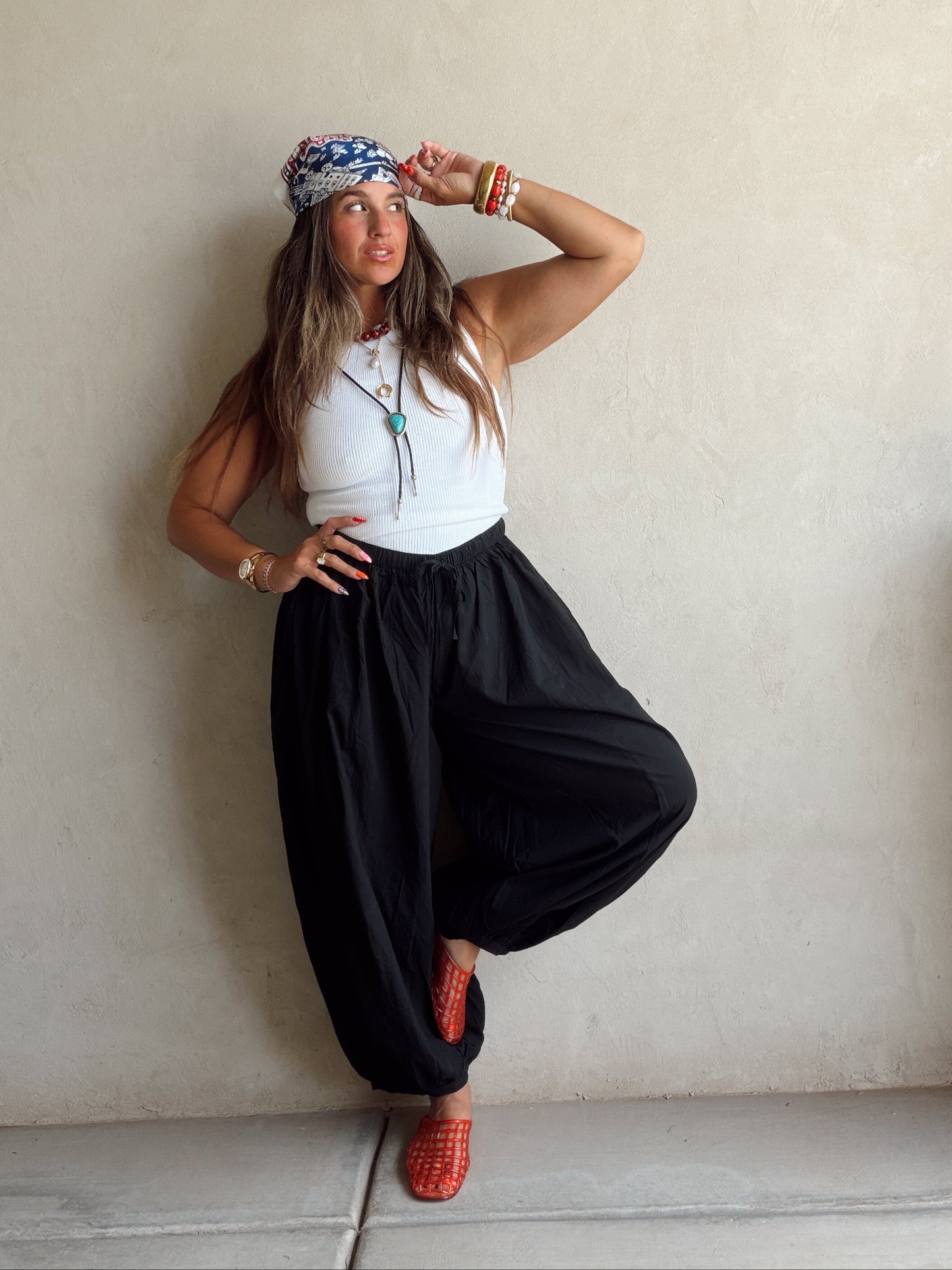 Tara Flowy Parachute Pants in Black
