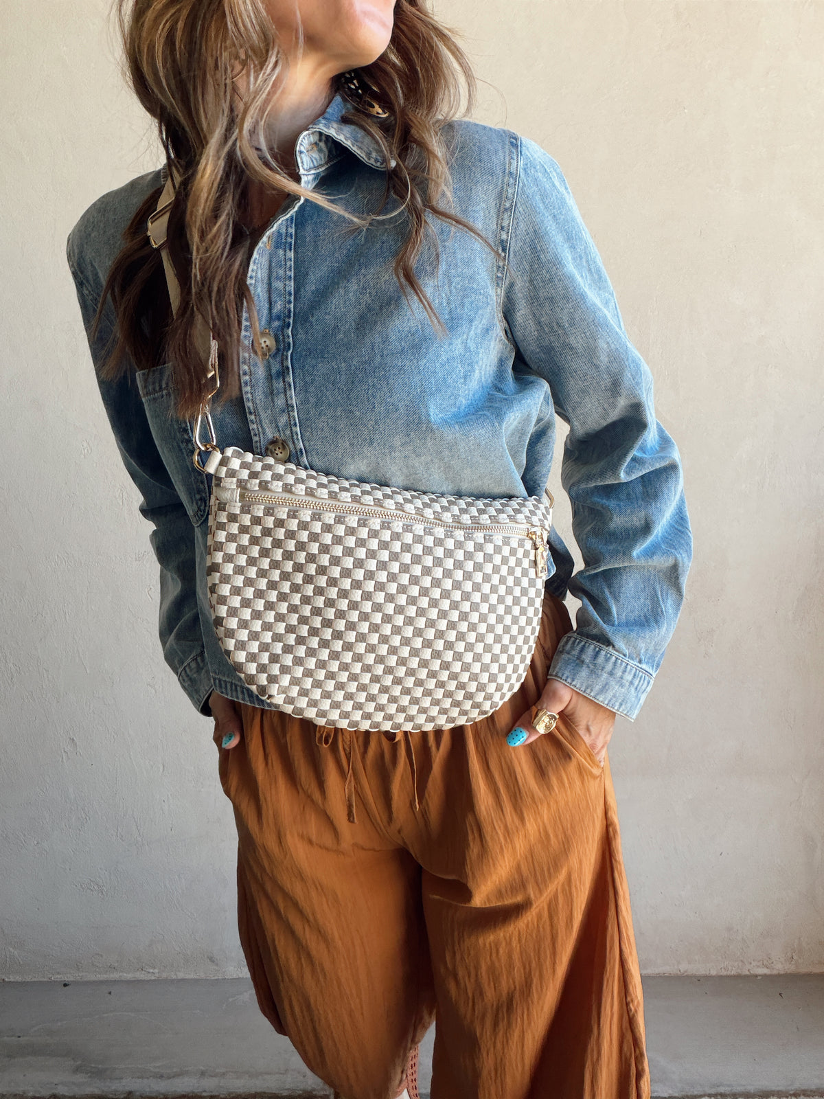 Betty Crossbody Bag in Gray & Cream
