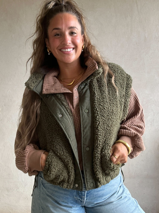 Karissa Sherpa Vest in Olive