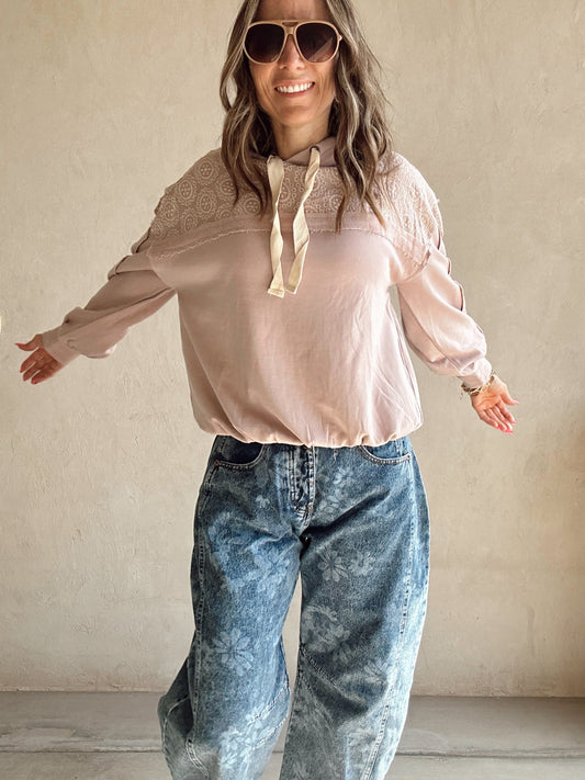 Taryn Emboridered Shoulder Hoodie in Light Mauve